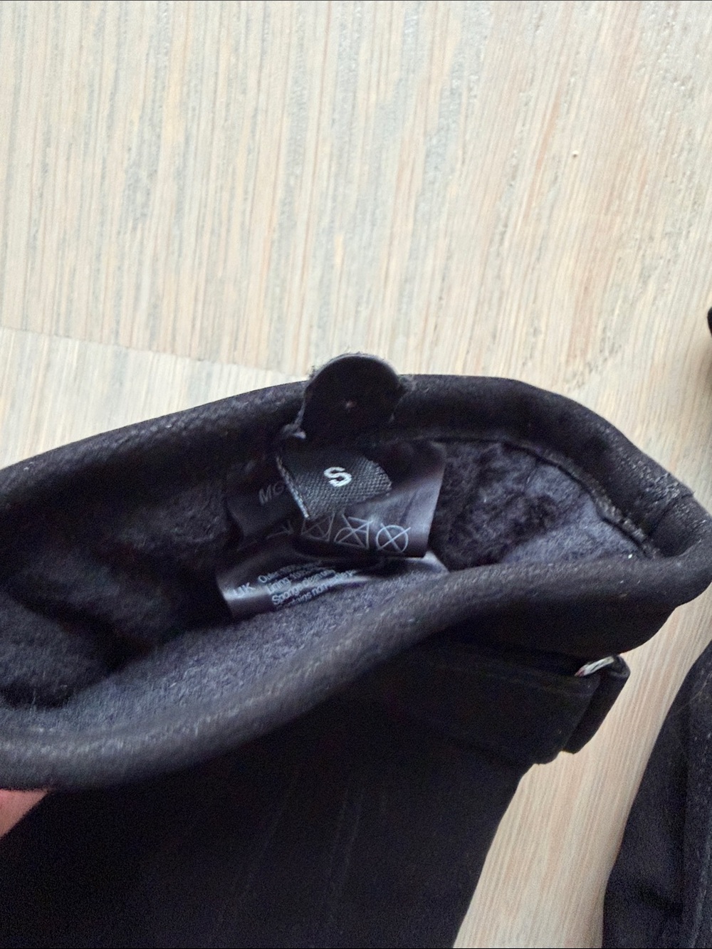 Barbour Suede Gloves - Picture 5 of 5